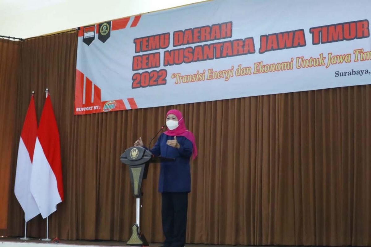 Gubernur Khofifah Indar Parawansa dalam acara Temu Daerah BEM Nusantara Jatim di Surabaya (Foto-foto: Humas Pemprov Jatim)
