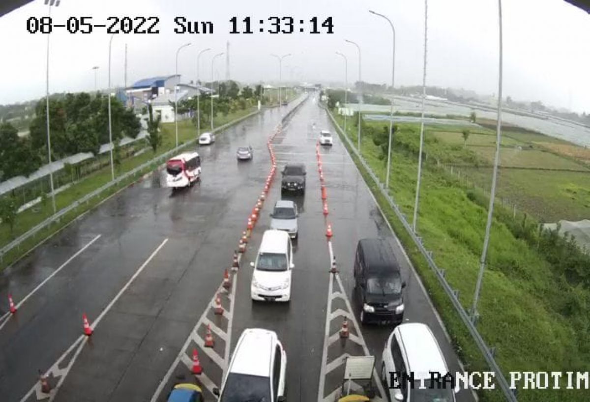Pantaun rekaman CCTV arus balik di Tol Pasuruan-Probolinggo.
