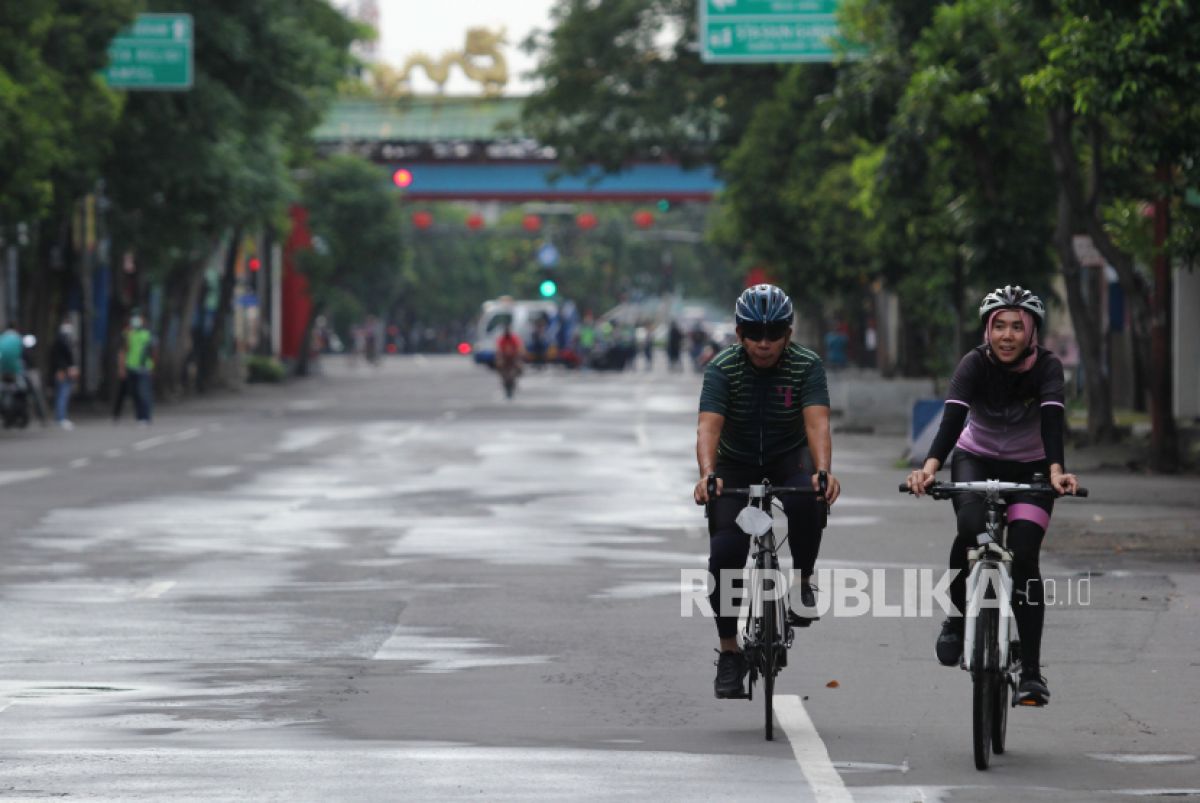 Pemerintah Kota Surabaya menyatakan kegiatan hari bebas kendaraan atau Car Free Day (CFD) kembali digelar pagi hari di Jalan Tunjungan dan Jalan Darmo mulai Ahad (22/5/2022).(Foto: ANTARA/Didik Suhartono via Republika)