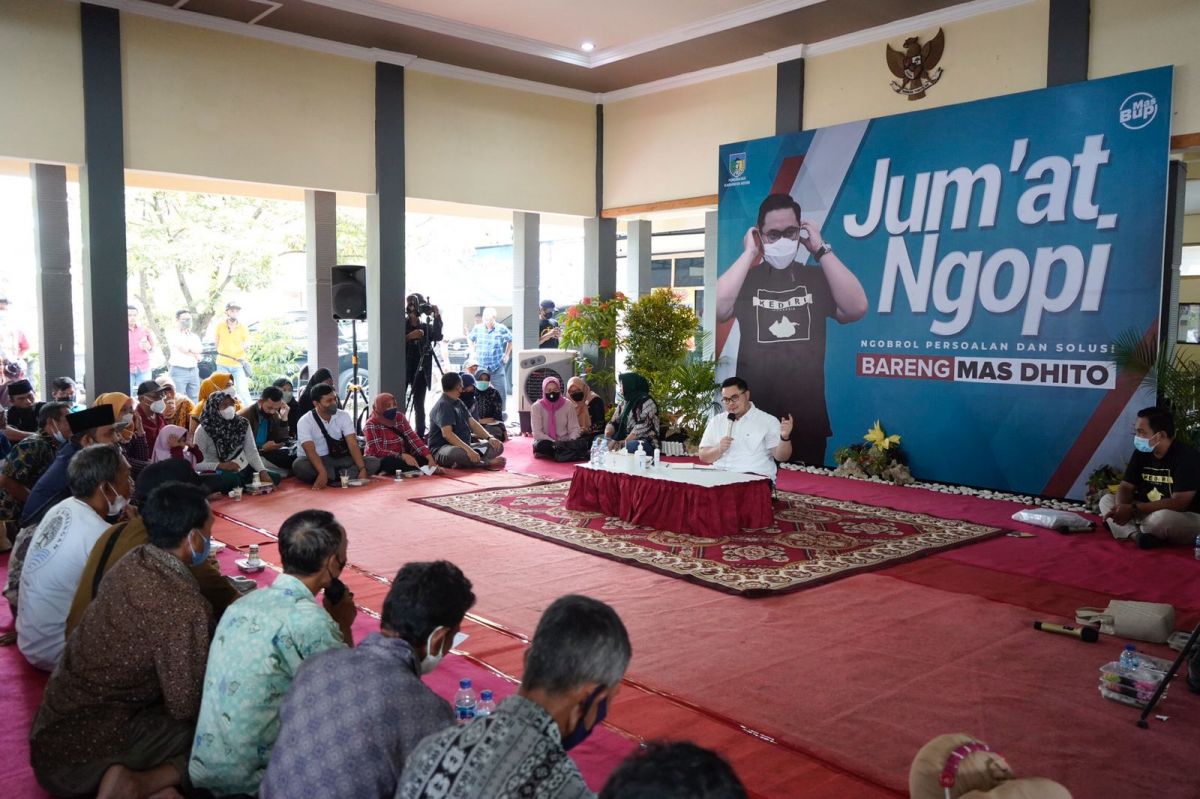 Mas Dhito dalam acara Jumat Ngopi di Pendopo Kecamatan Ngasem (Foto: Humas Pemkab Kediri/jatimnow.com)