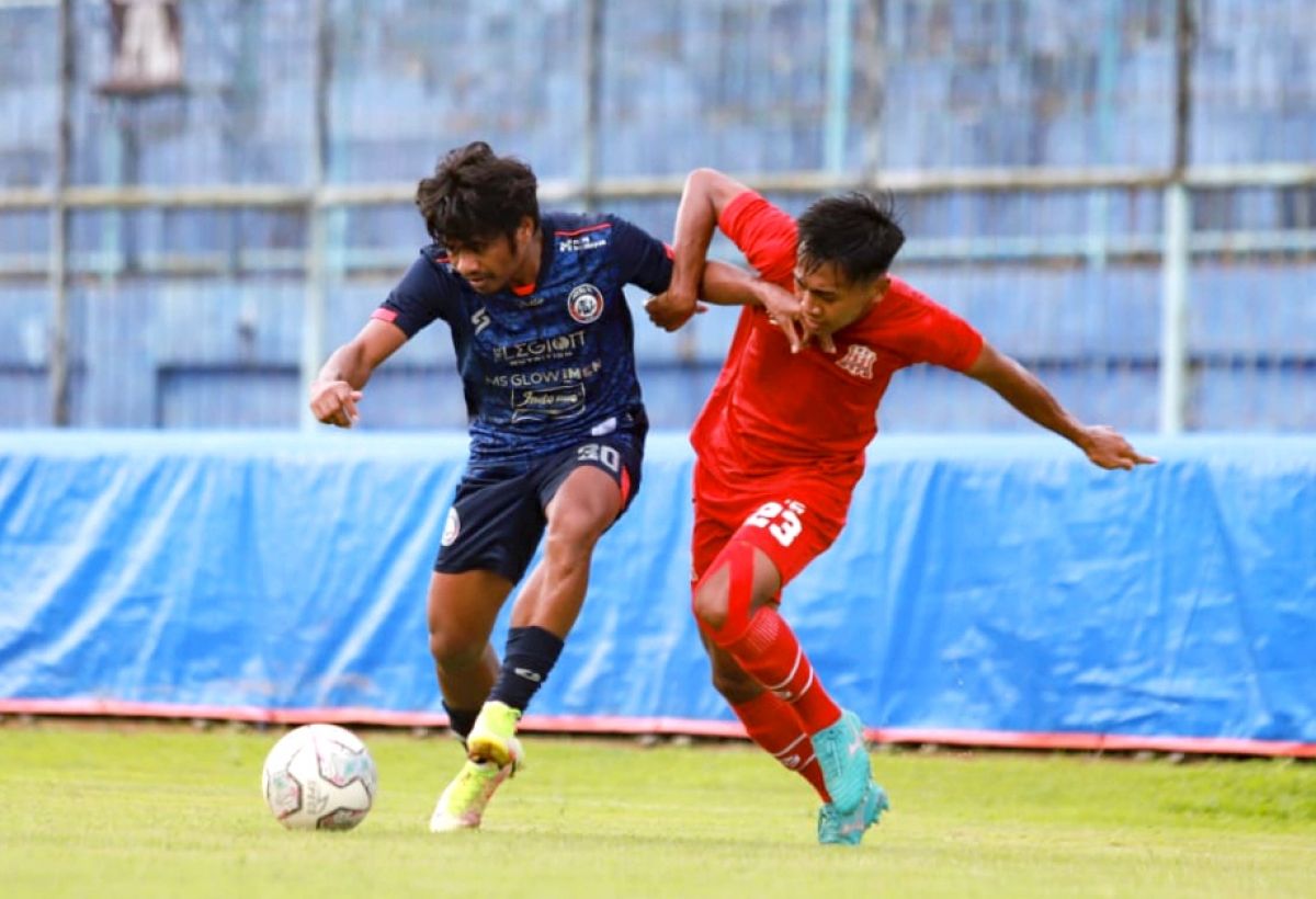 Pertandingan uji coba Arema FC vs Deltras di Stadion Kanjuruhan Malang (Foto: Media Officer Arema FC for jatimnow.com)