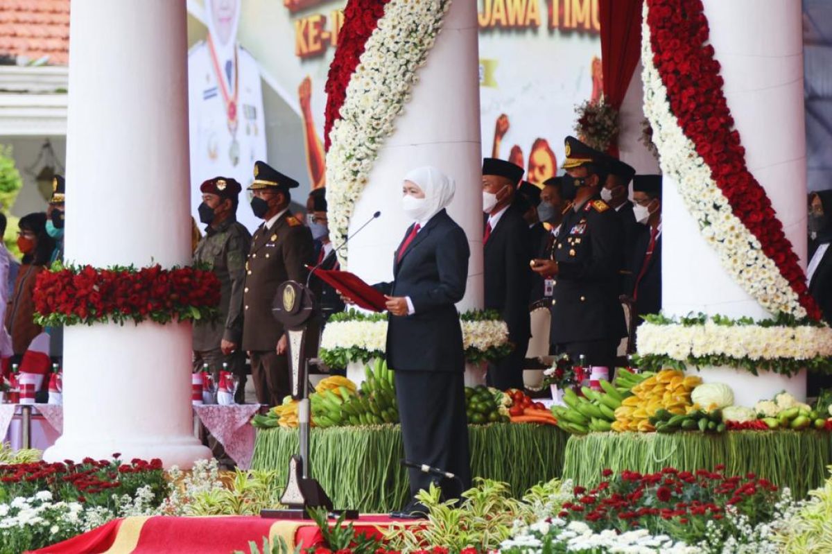 Gubernur Khofifah saat memimpin upacara peringatan Harkitnas 2022 di Gedung Negara Grahadi. (Foto: Ni'am Kurniawan/jatimnow.com)