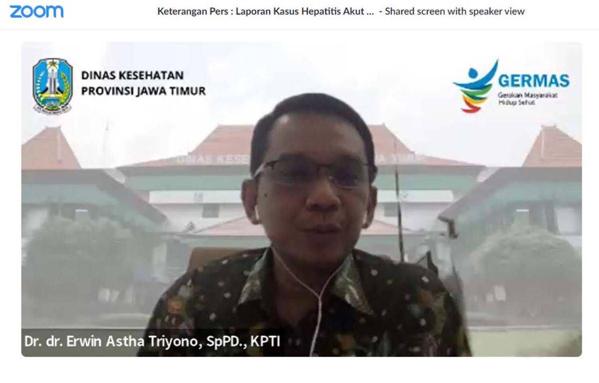 Kepala Dinas Kesehatan Jatim, dr Erwin Astha Triyono dalam konferensi pers virtual soal hepatitis akut (Foto: Tangkapan layar Zoom)