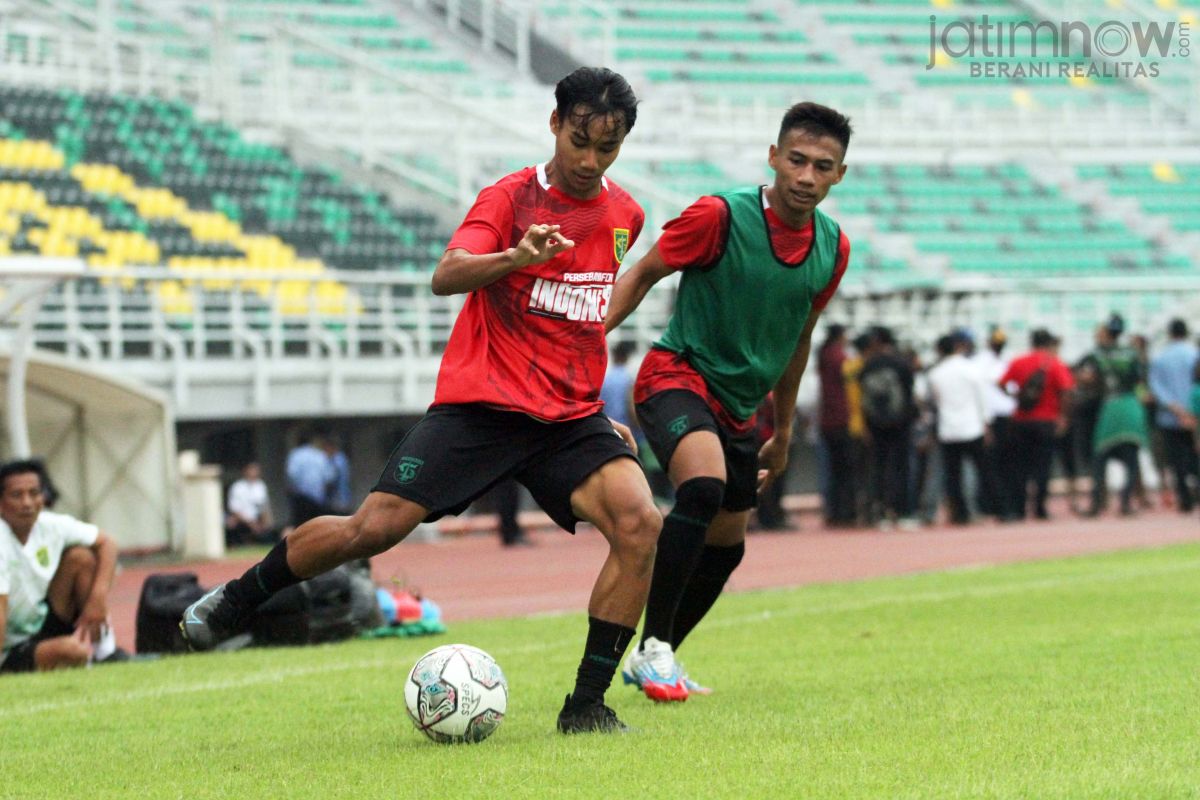 Suasana latihan Persebaya di Stadion Gelora Bung Tomo (GBT) Surabaya, Selasa (17/5/2022) sore - (Foto-foto: Sahlul Fahmi/jatimnow.com)