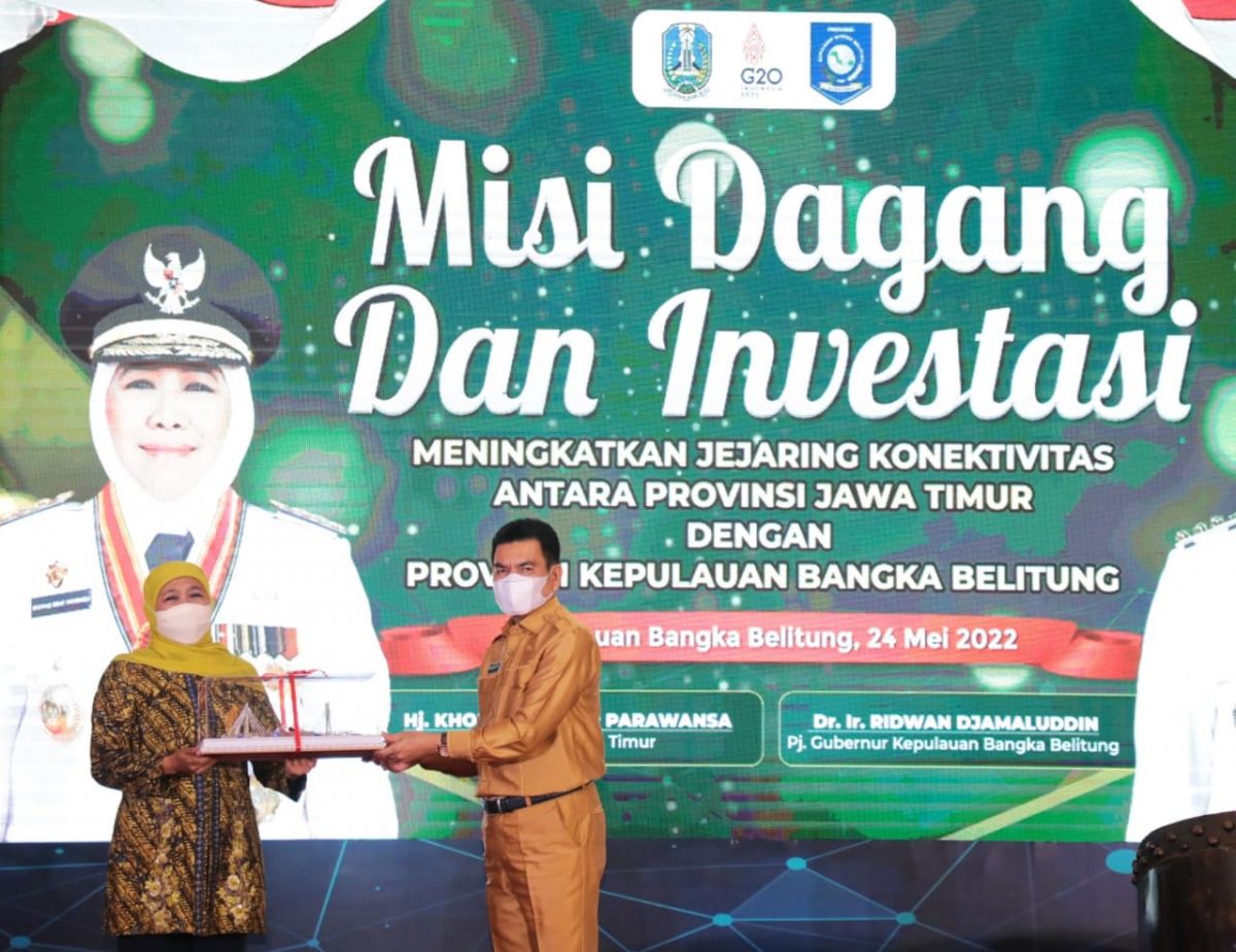 Gubernur Jatim Khofifah Indar Parawansa saat melakukan misi dagang di Kepulauan Bangka Belitung, Selasa (24/5/2022).(Foto: Humas Pemprov Jatim)