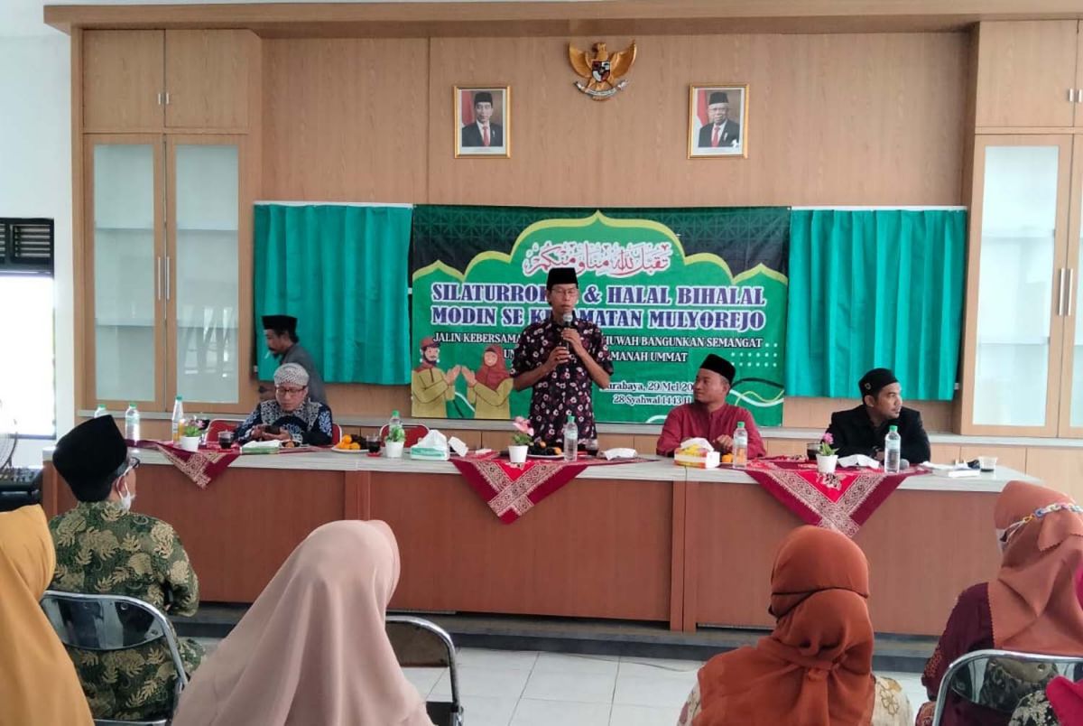 Ketua DPRD Kota Surabaya, Adi Sutarwijono saat silaturahmi dan halal bihalal modin se Kecamatan Mulyorejo, Minggu (29/5/2022) pagi