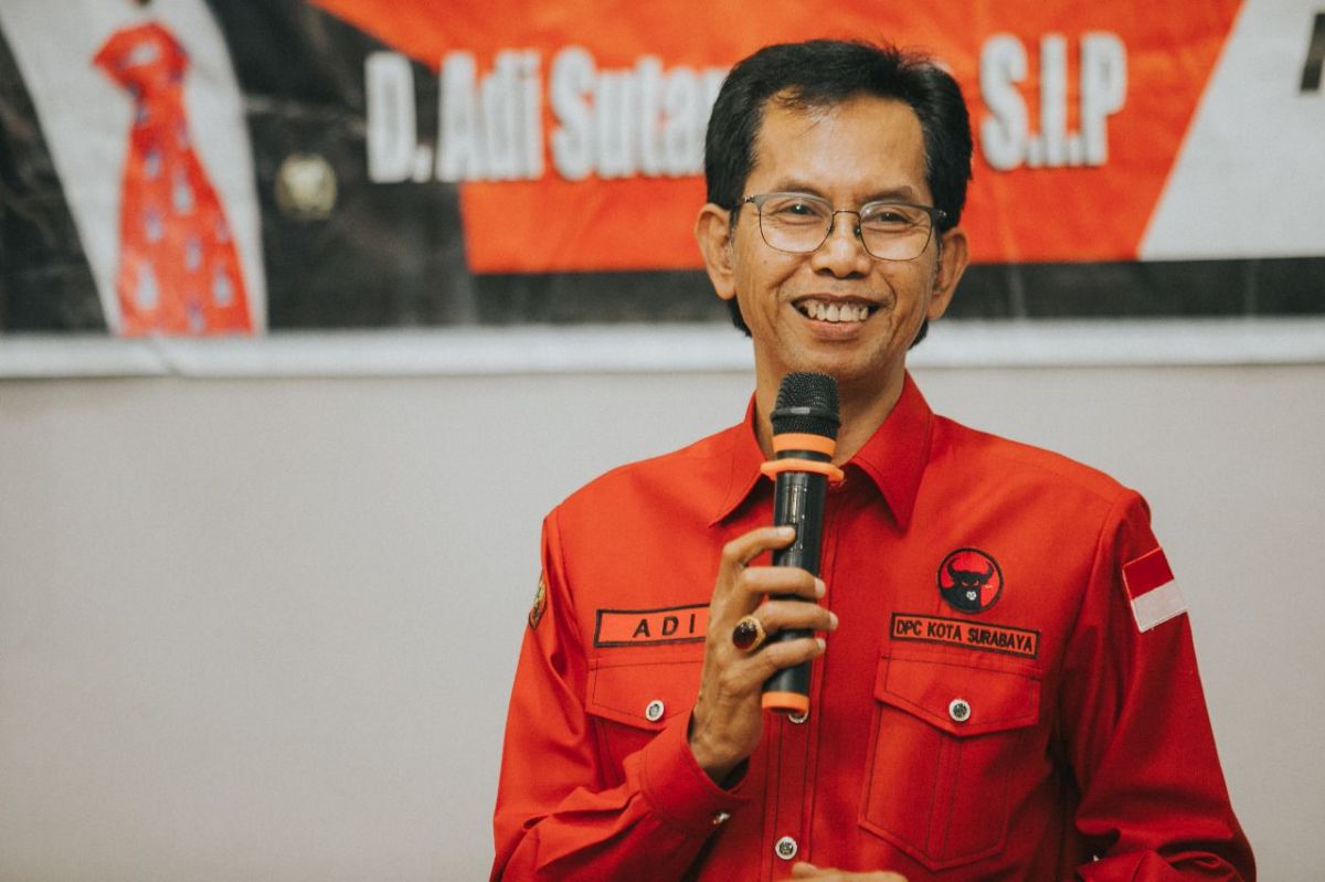 Adi Sutarwijono yang juga Ketua DPC PDI Perjuangan Kota Surabaya