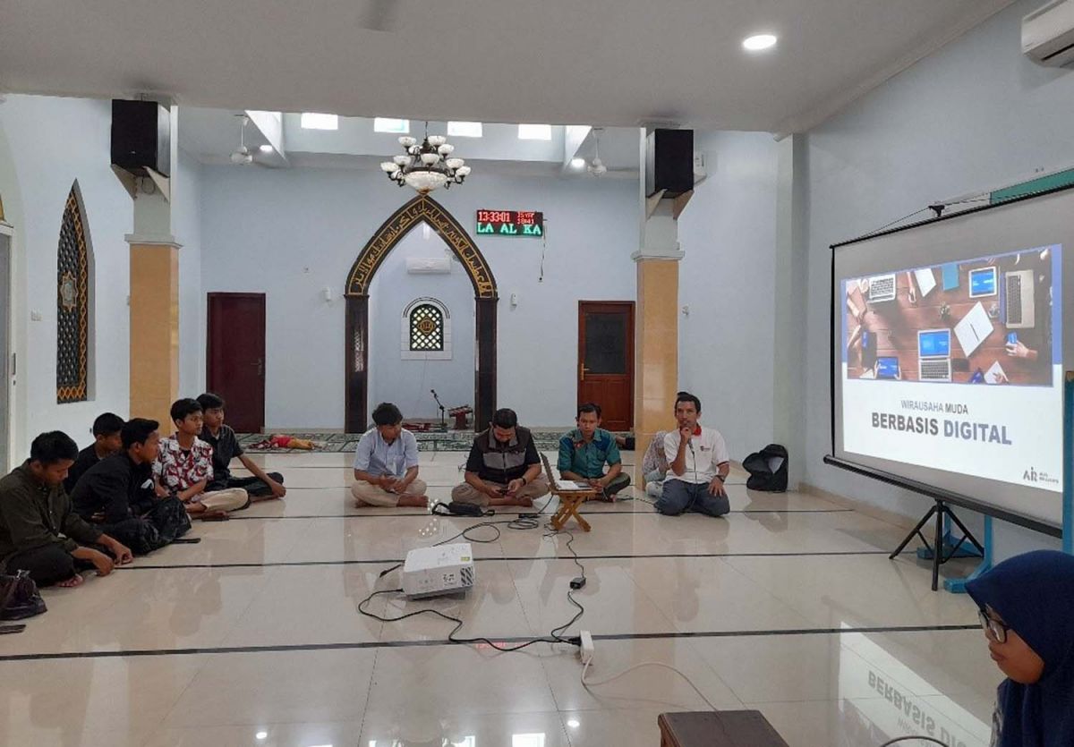 Pelatihan digital marketing dari ITTelkom Surabaya untuk milenial Sidoarjo (Foto: Humas ITTelkom Surabaya)
