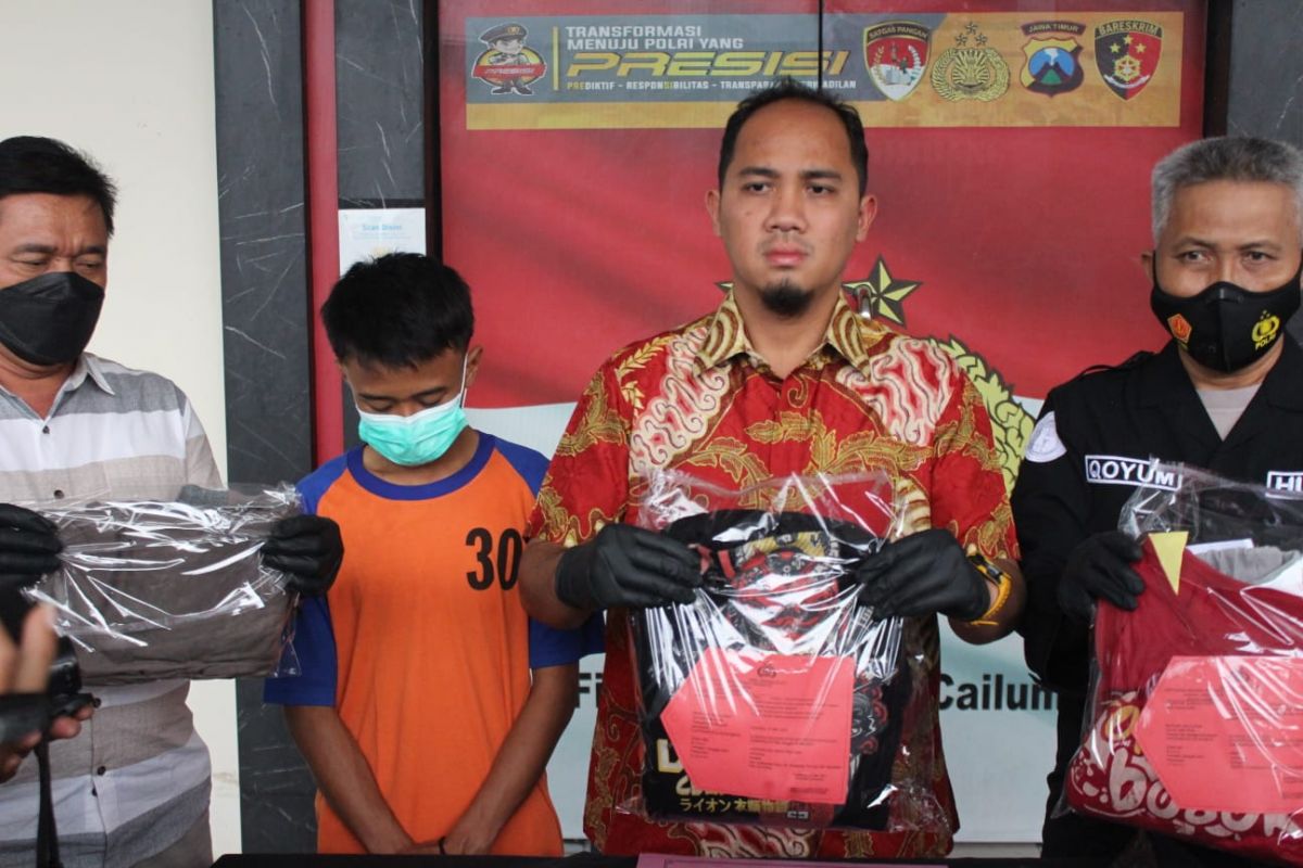 Salah satu pelaku pengeroyokan yang diamankan Polisi di Polres Jombang. (Foto: Elok Aprianto/jatimnow.com)