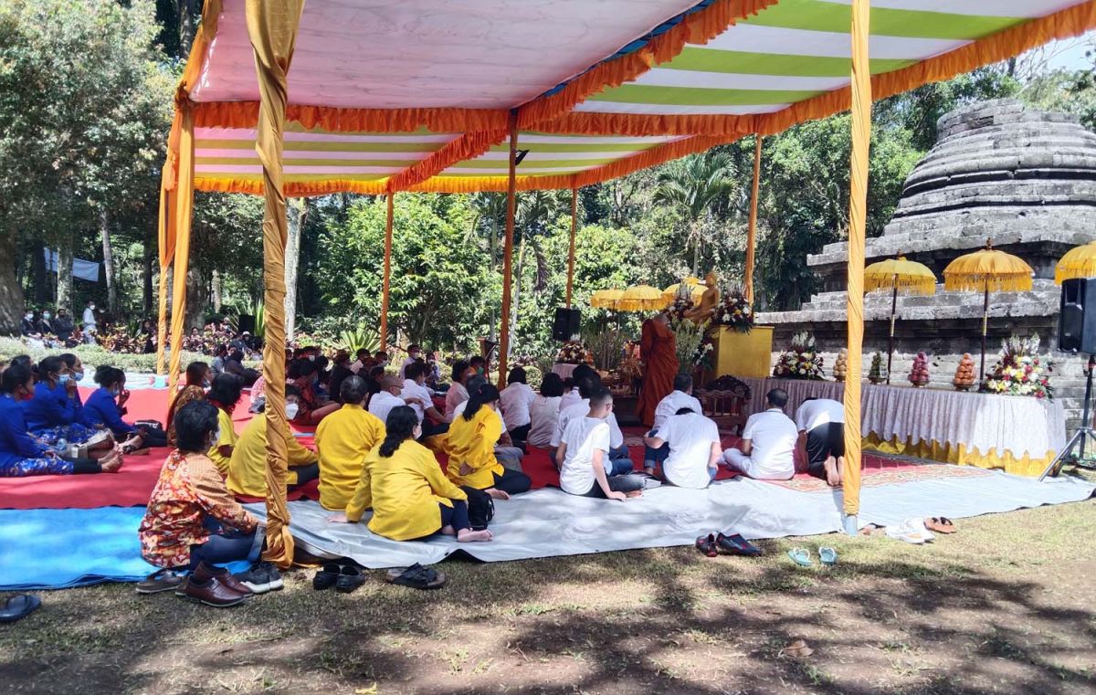 Umat Buddha di Malang Raya saat merayakan Waisak di Candi Sumberawan