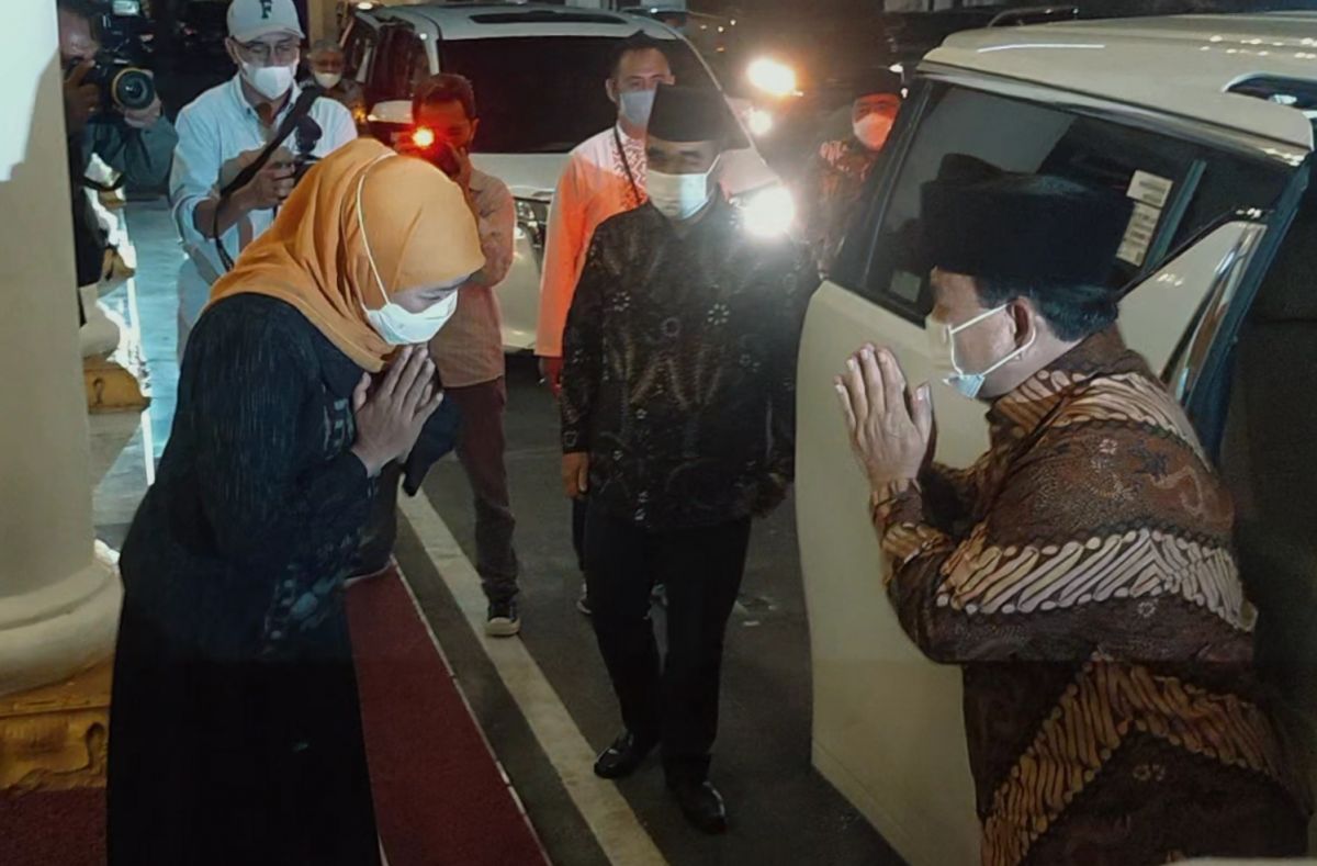 Prabowo Subianto saat mengunjungi Gubernur Khofifah di Gedung Negara Grahadi. (foto: Farizal Tito/jatimnow.com)