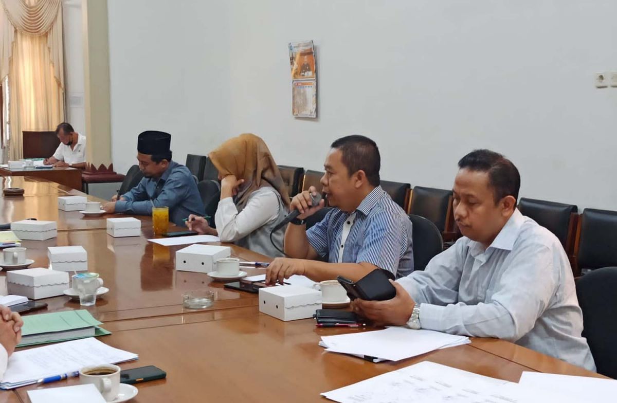 Rapat dengar pendapat Komisi A DPRD Kabupaten Ponorogo bersama Dinas Pemberdayaan Masyarakat Desa (DPMD) - (Foto-foto: Mita Kusuma/jatimnow.com)