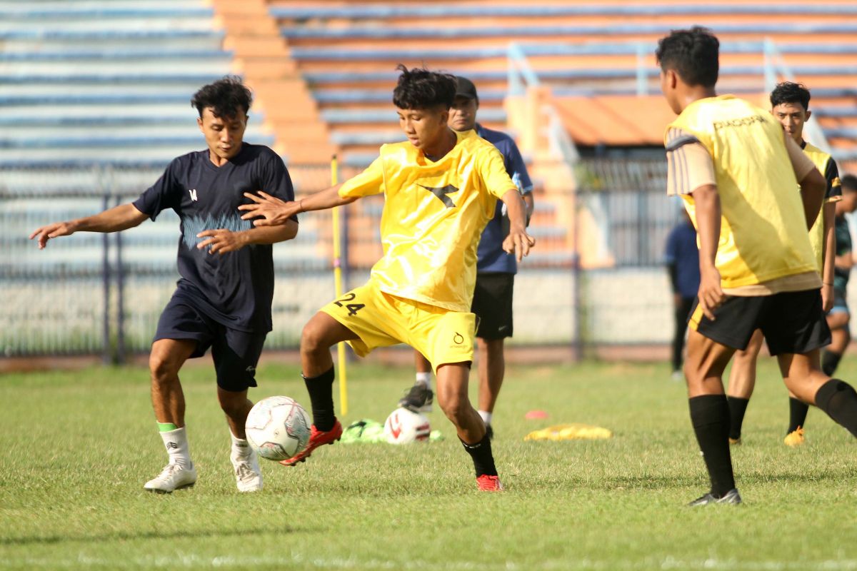 Persela gelar seleksi pemain asli Lamongan di Stadion Surajaya (Foto: Sahlul Fahmi/jatimnow.com)