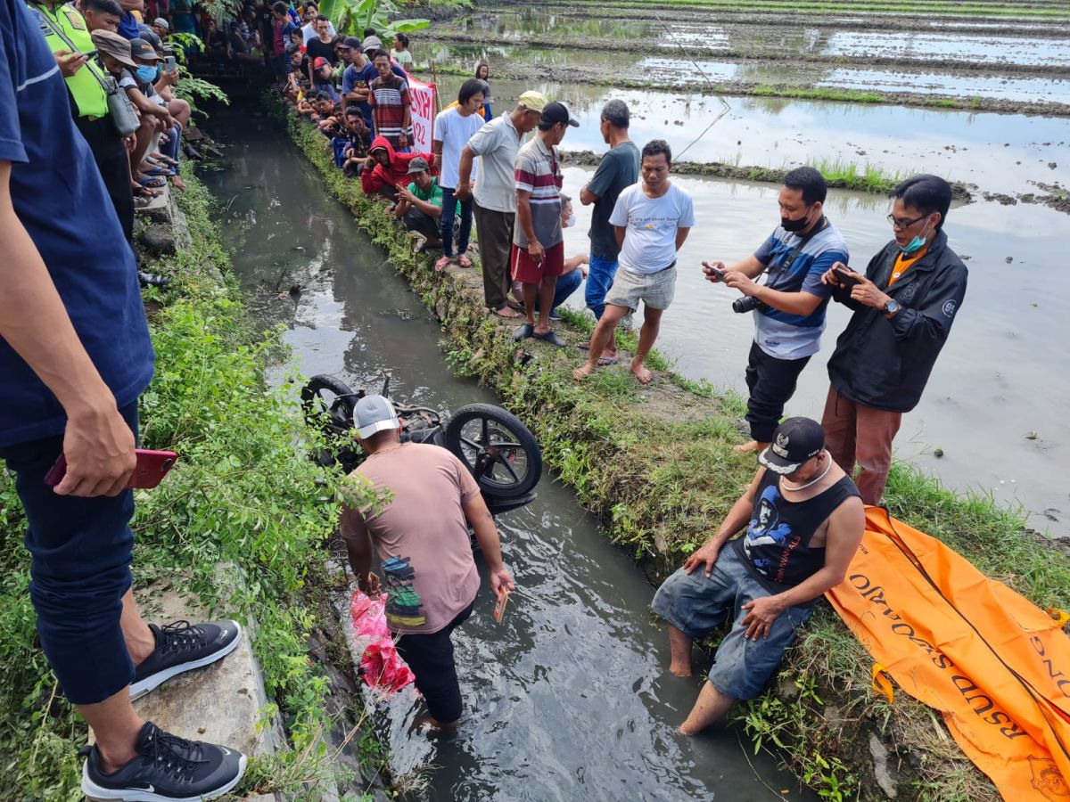 Lokasi tewaskan dua pria di saluran irigasi di Dusun Tempel, Desa Balongdowo, Candi, Sidoarjo, Minggu (22/5/2022).(Foto: Polsek Candi)