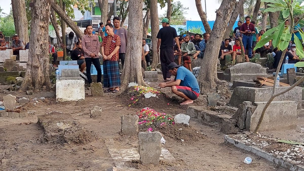 Korban kecelakaan bus di Tol Mojokerto dimakamkan di Benowo, Surabaya