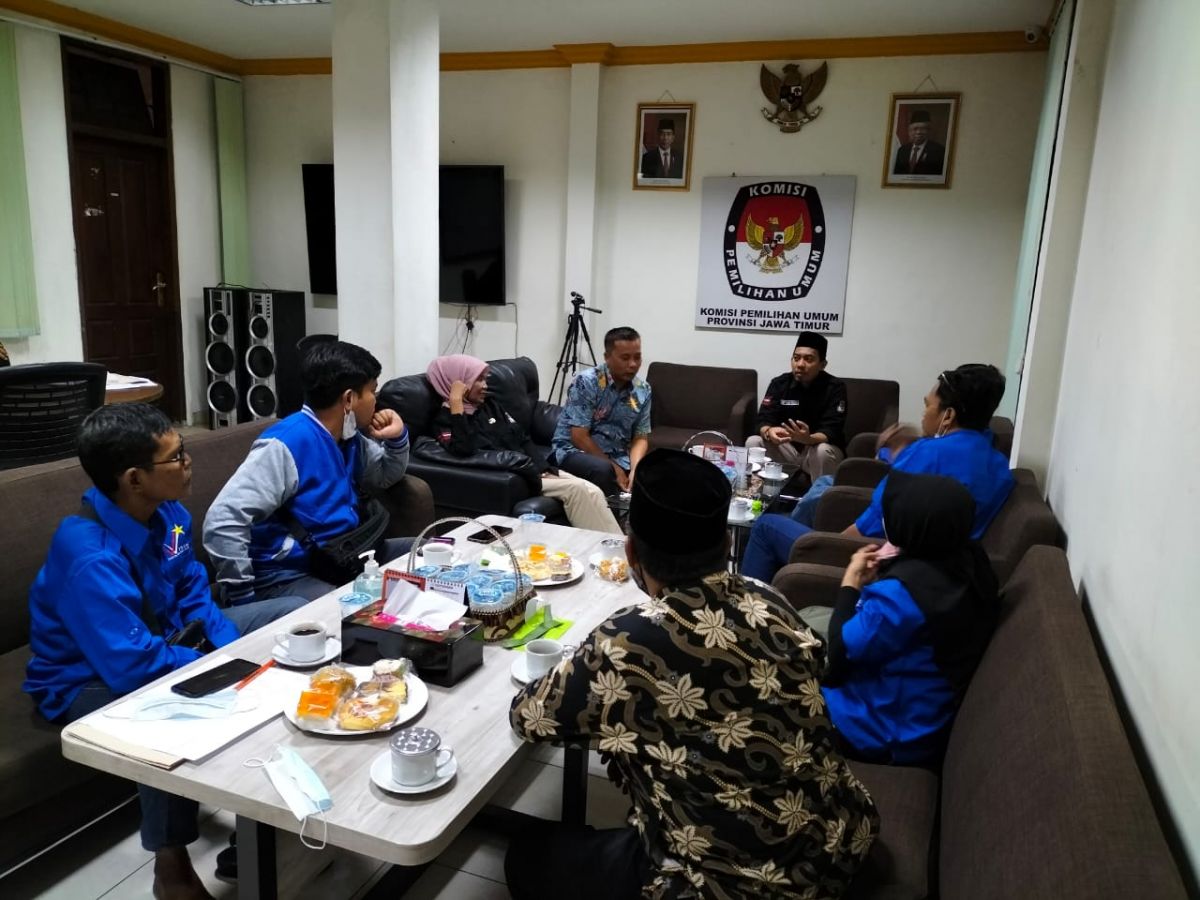 DPW Partai Rakyat Adil Makmur (PRIMA) Jawa Timur saat berkunjung ke kantor KPU Jatim (Foto: PRIMA Jatim)