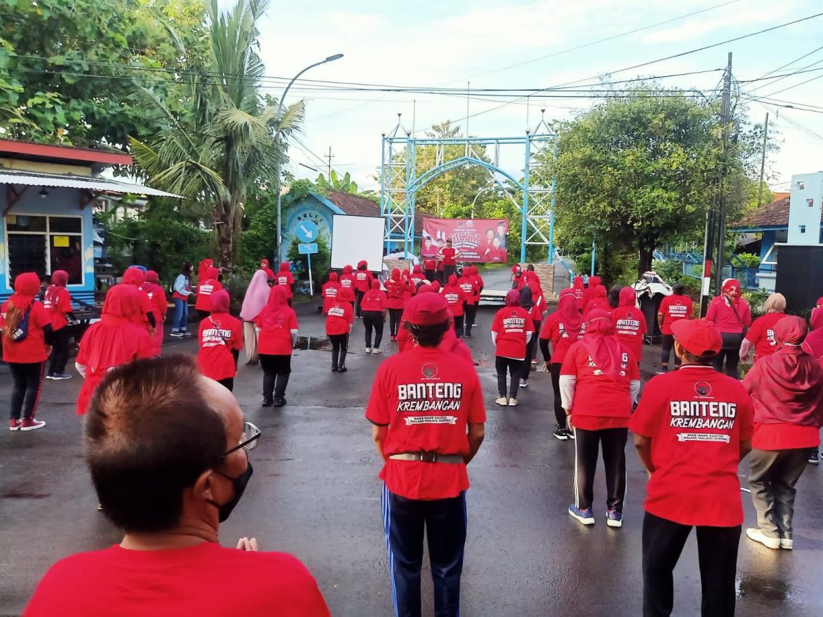 Senam Cinta Tanah Air (SICITA) diikuti serentak oleh seluruh kader PDIP Surabaya