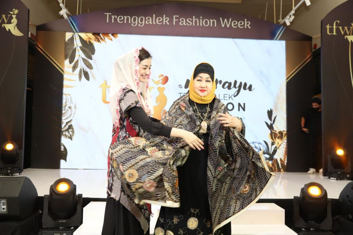 Merayu Trenggalek Fashion Day 2022 yang digelar di Museum Tekstil Jakarta (Foto-foto: Dekranasda Kabupaten Trenggalek)