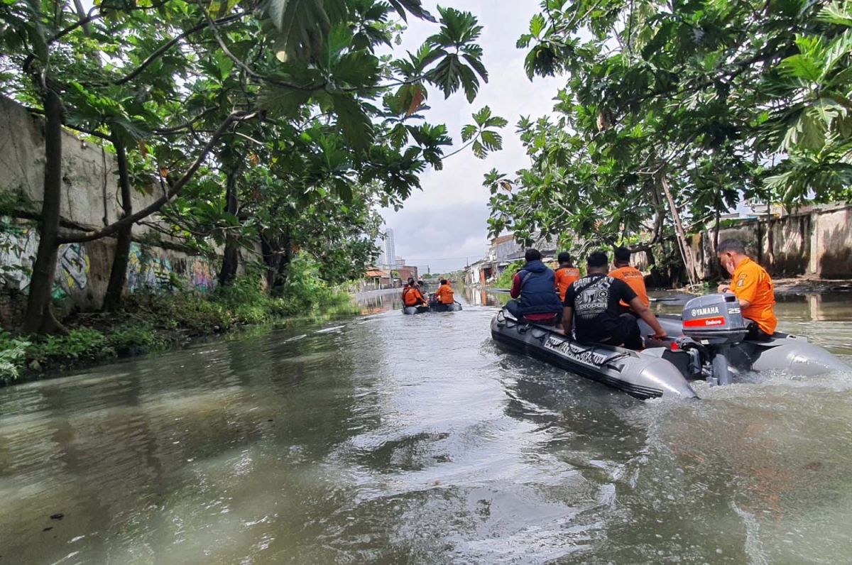 Banjir di Surabaya pada Senin (13/6/2022) pagi (Foto: Dok. BPBD Surabaya/jatimnow.com)