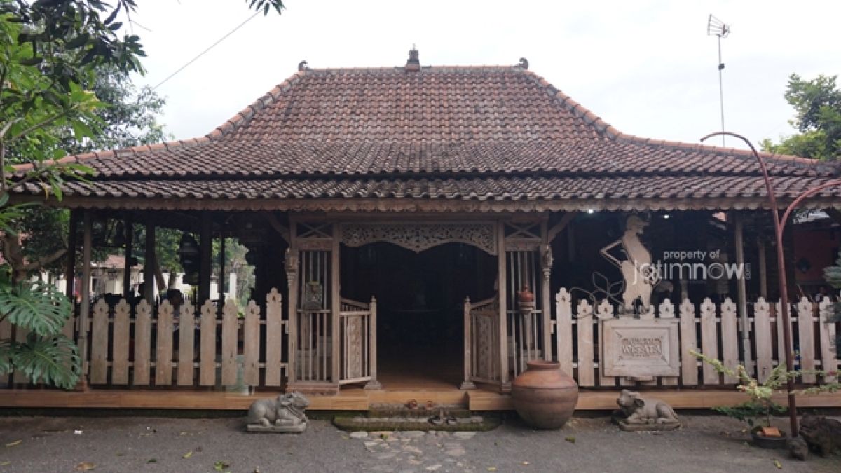Salah satu rumah Majapahit di Kampung Wisata Desa Bejijong, Trowulan, Kabupaten Mojokerto. (Foto-foto: Fajar Mujianto/jatimnow.com)