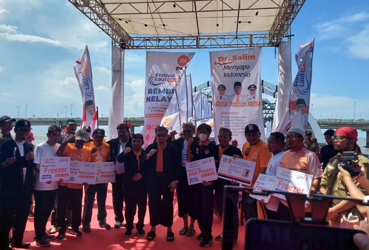 Festival Laut yang digelar PKS di Pantai Kenjeran, Surabaya