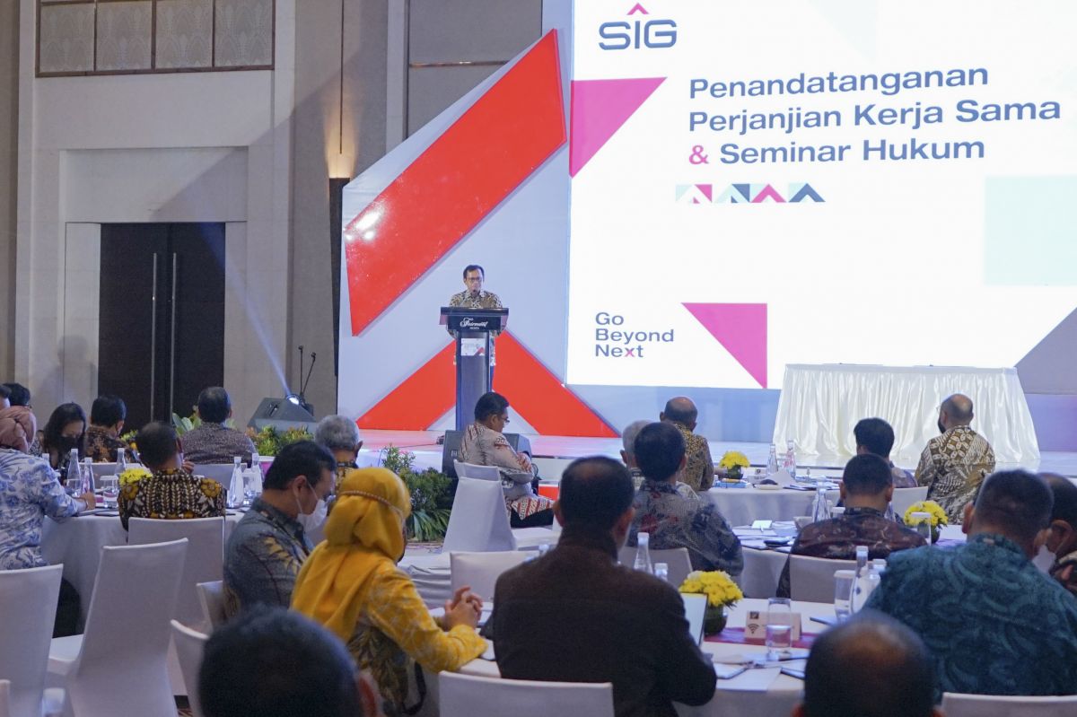 SIG bekerja sama dengan Jamdatun menggelar seminar bertema Business Judgment Rules di Hotel Fairmont, Jakarta. (Foto: Humas SIG for jatimnow.com)