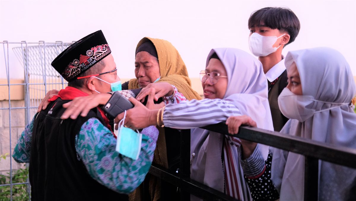 Keluarga melepas keberangkatan jemaah haji SIG di Wisma A Yani Gresik