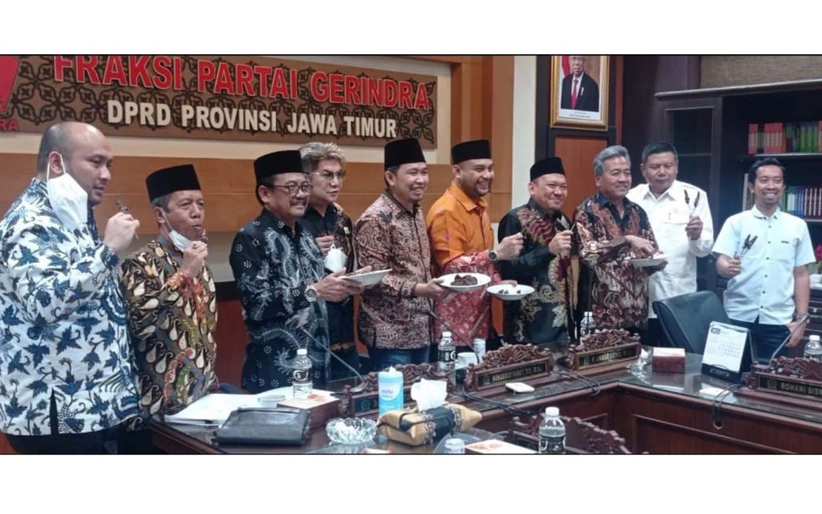 Fraksi Gerindra DPRD Jawa Timur mengampanyekan gerakan 'Wani Mangan Daging' (Foto: Fraksi Gerindra Jatim for jatimnow.com)