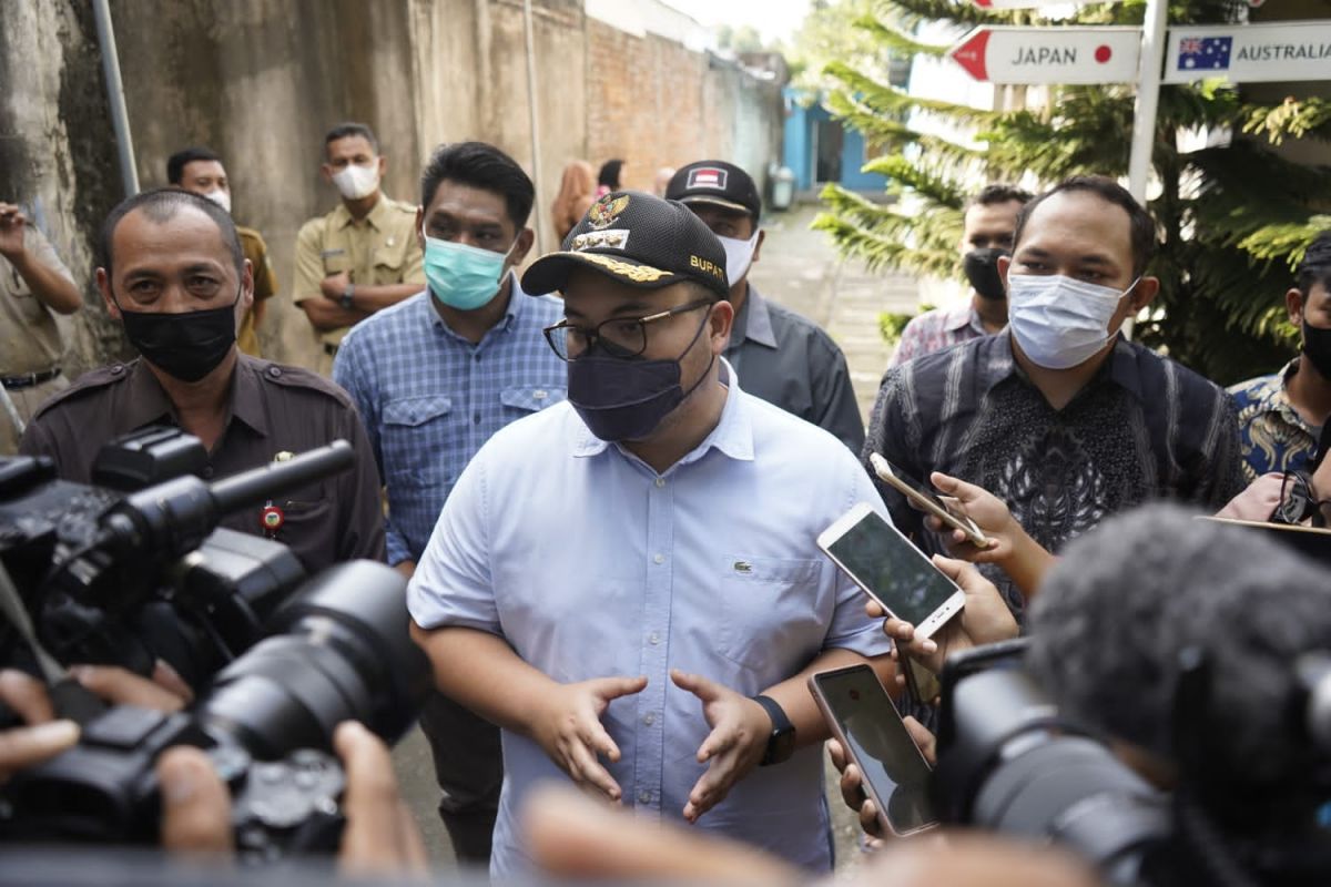 Mas Dhito saat memberikan keterangan pers (Foto: Humas Pemkab Kediri/jatimnow.com)