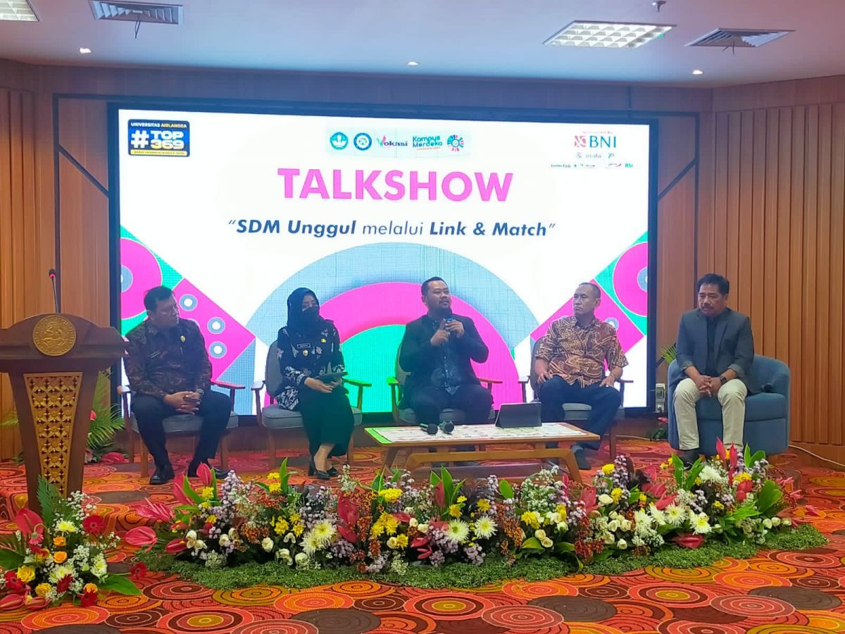 Talkshow Dies Natalis Fakultas Vokasi Unair bertajuk SDM Unggul Melalui Link and Match (Foto: Fahrizal Tito/jatimnow.com)