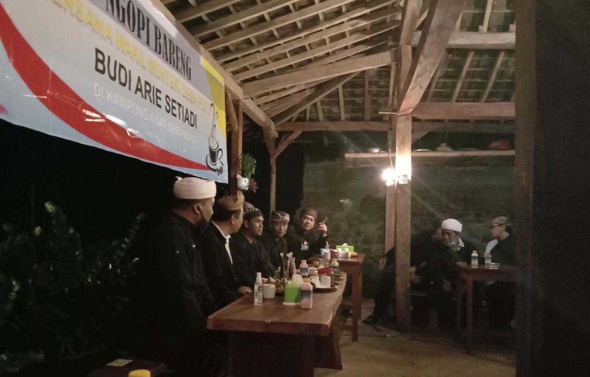 Wakil Menteri Desa Budi Arie Setiadi disambut hangat warga Kampung Adat Segunung, Jombang