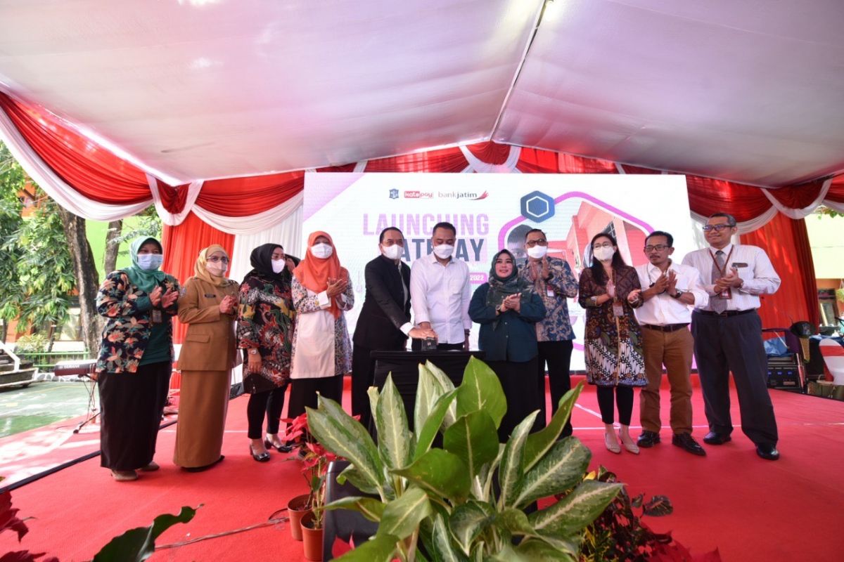 Launching program KatePay di SMP Negeri 42 Surabaya, Selasa (14/06/22).(Foto: Humas Pemkot Surabaya)