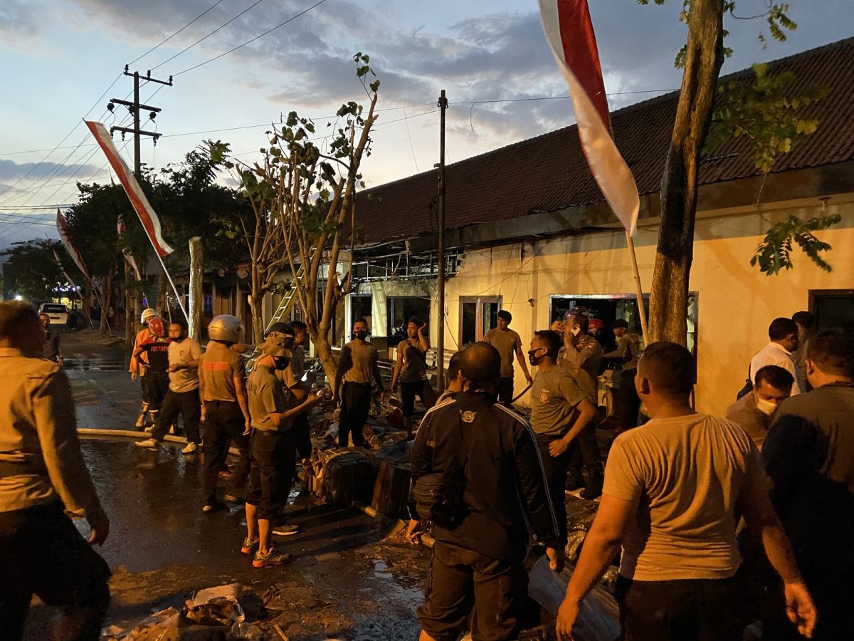Kebakaran di gudang perlengkapan Satuan Samapta Bhayangkara Polres Kediri Kota.