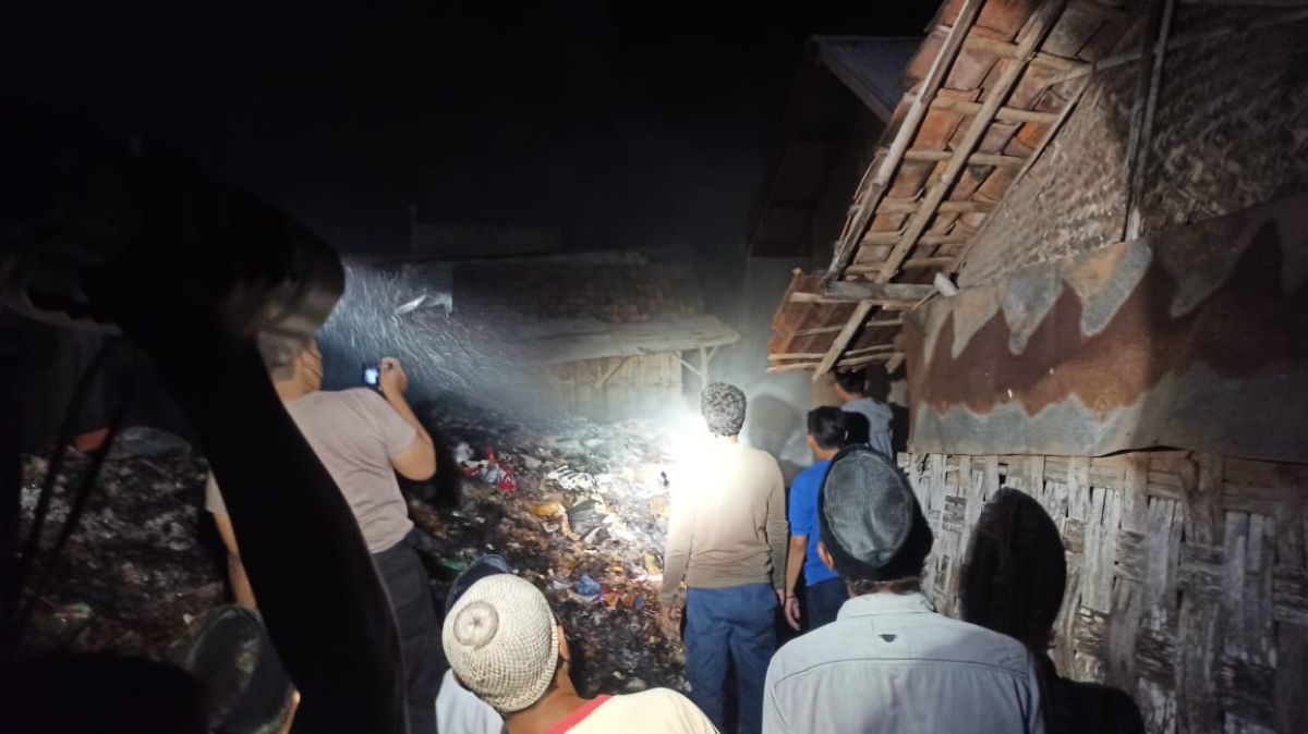 Kebakaran rumah di Jalan Garuda, Kelurahan Gunung Sekar. (Foto: Fathor Rahman/jatimnow.com)
