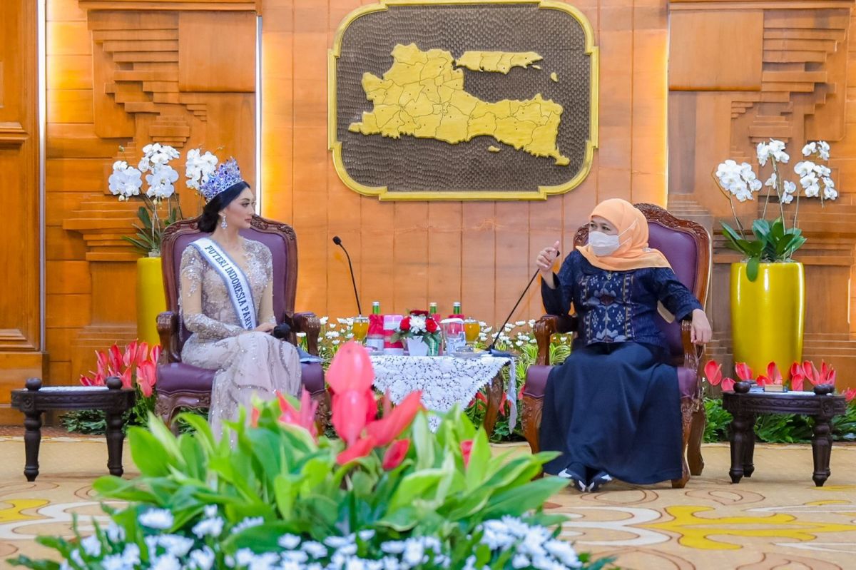 Gubernur Khofifah menerima kunjungan Puteri Indonesia Pariwisata 2022 di Grahadi. (Foto-foto: Humas Pemprov Jatim/jatimnow.com)