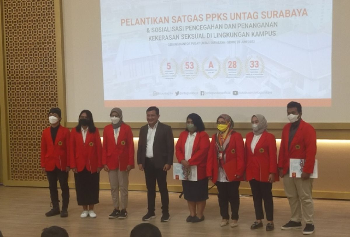 Rektor Untag Surabaya Prof Mulyanto Nugroho melantik Satuan Tugas Pencegahan dan Penanganan Kekerasan Seksual (Satgas PPKS). (Foto: Fahrizal Tito/jatimnow.com)