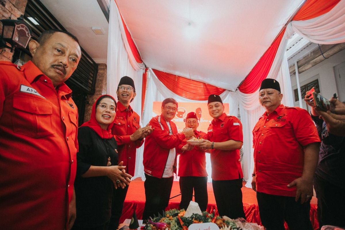 Keluarga besar PDIP saat menggelar puncak peringatan Hari Lahir Bung Karno, di rumah kelahiran 'Putra Sang Fajar' di Jalan Pandean IV/No. 40, Surabaya
