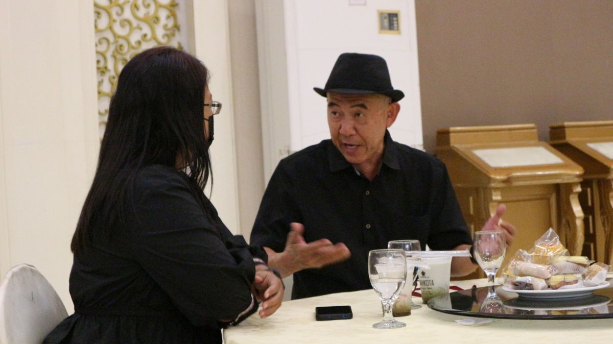 Tjie Peng, alumni SMAK Petra 1 yang merantau ke Amerika, hadir secara khusus dalam acara reuni.