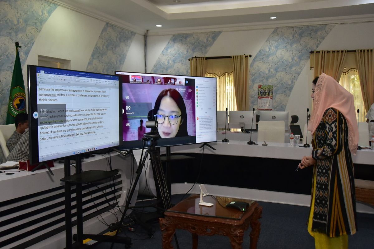 Saat Novita Hardini presentasi UMKM Trenggalek di forum Women Entrepreneurs in Asia (WEA) Tahun 2022.
