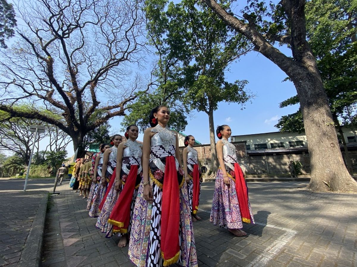 Penari Sanggar Budaya Nusantara saat peringatan Hari Jadi Kota Kediri.
