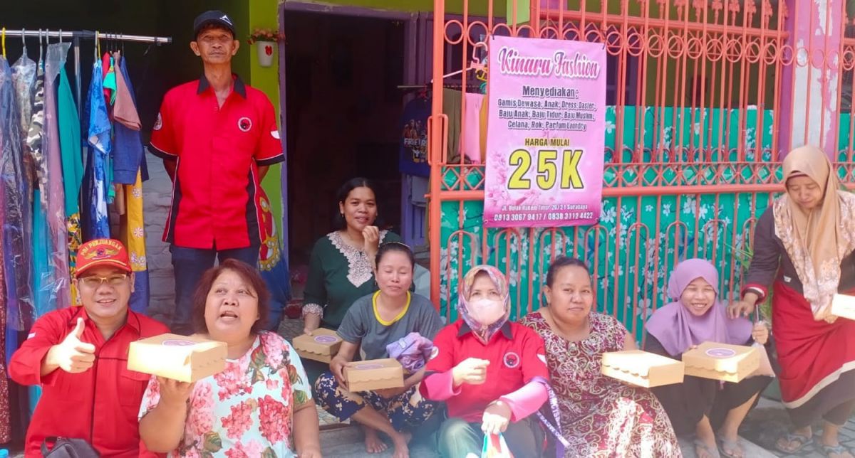Anggota Fraksi PDIP DPRD Kota Surabaya, Riswanto saat mendengar aspirasi emak-emak di Kecamatan Bulak