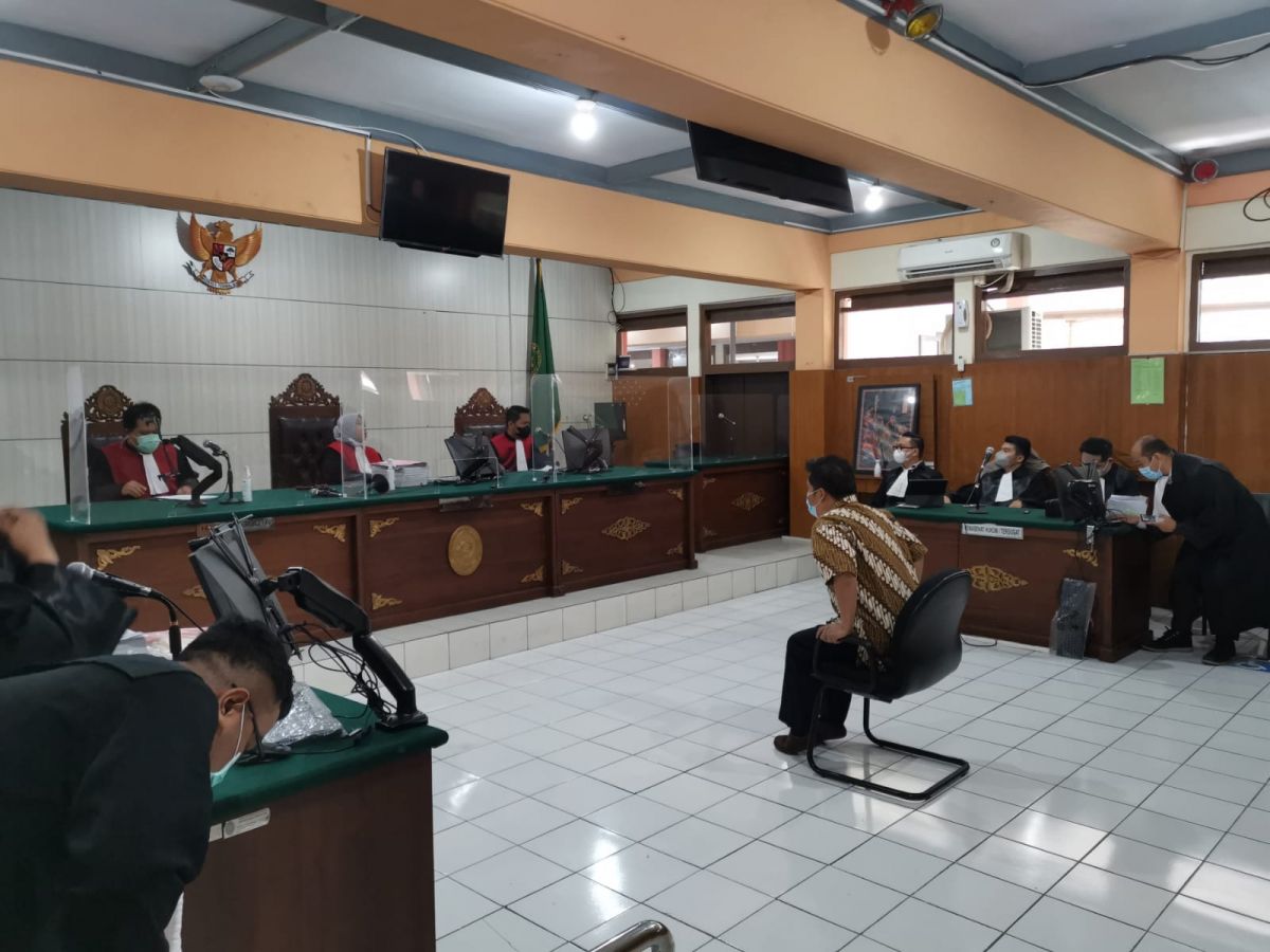 JEP, terdakwa perkara kekerasan seksual di Sekolah SPI Kota Batu saat sidang di PN Kota Malang.