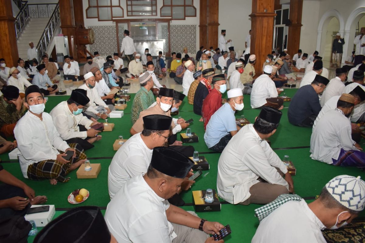 Salat hajat dan doa bersama untuk para pejuang, pahlawan dan bangsa Indonesia.