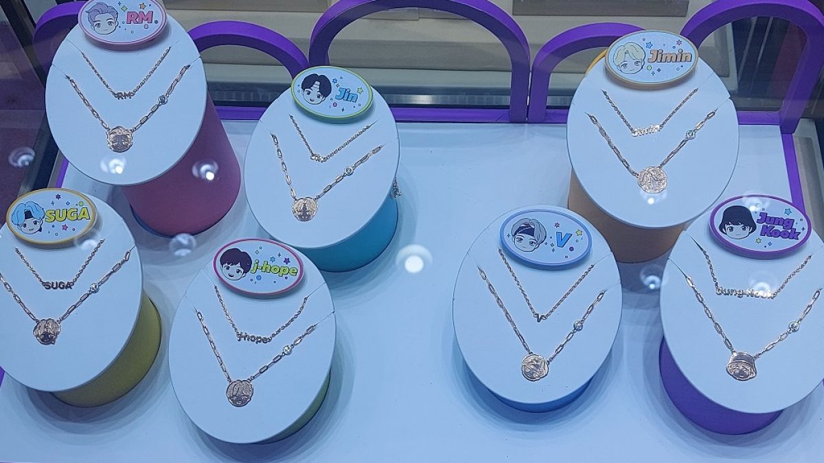 Tema 'army' juga tersedia untuk para penggemar Boy Band korea (Foto: Ni'am Kurniawan/jatimnow.com)