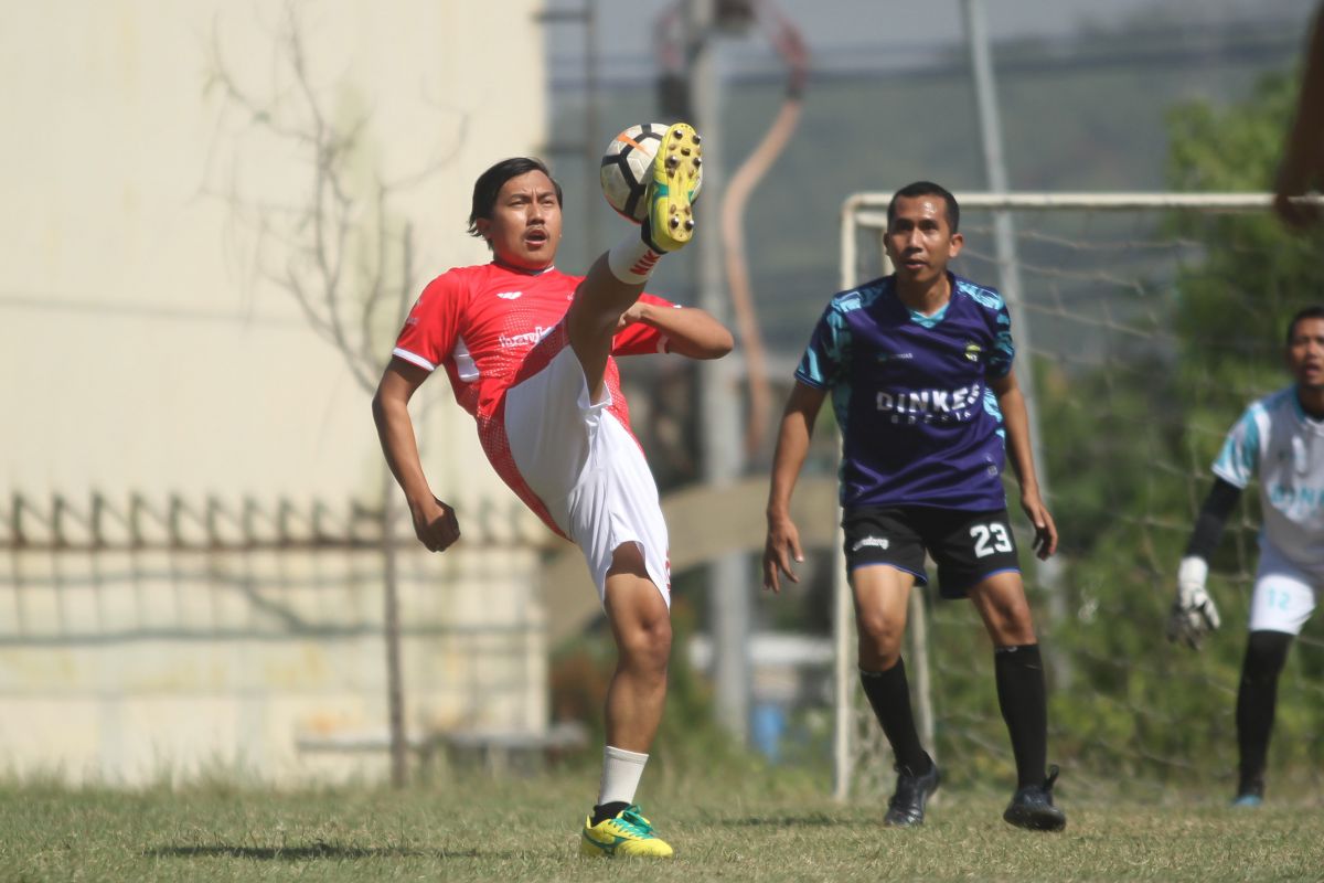 Mini soccer antara Bank Jatim melawan Dinkes Gresik FC