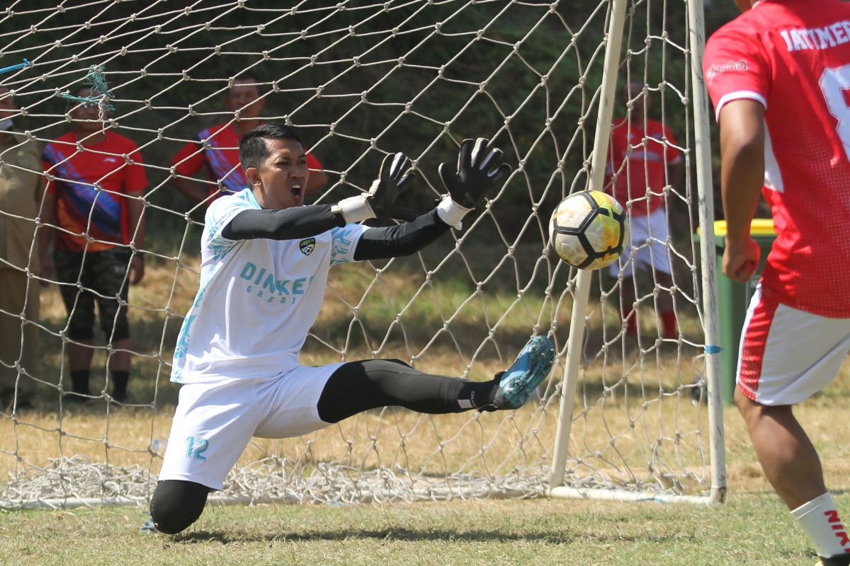 Mini soccer antara Bank Jatim melawan Dinkes Gresik FC