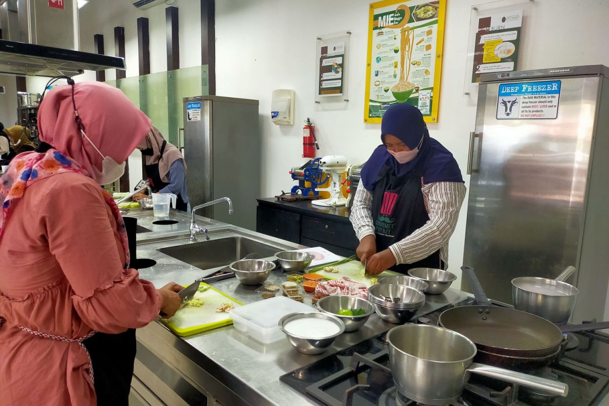 Cooking workshop para pendamping pasien TBC di Ottimo Internasional Surabaya