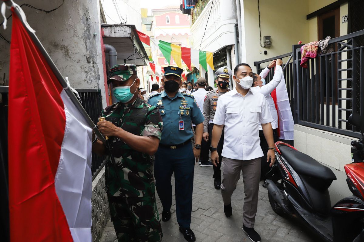 Wali Kota Surabaya Eri Cahyadi saat blusukan di Kecamatan Tambaksari.