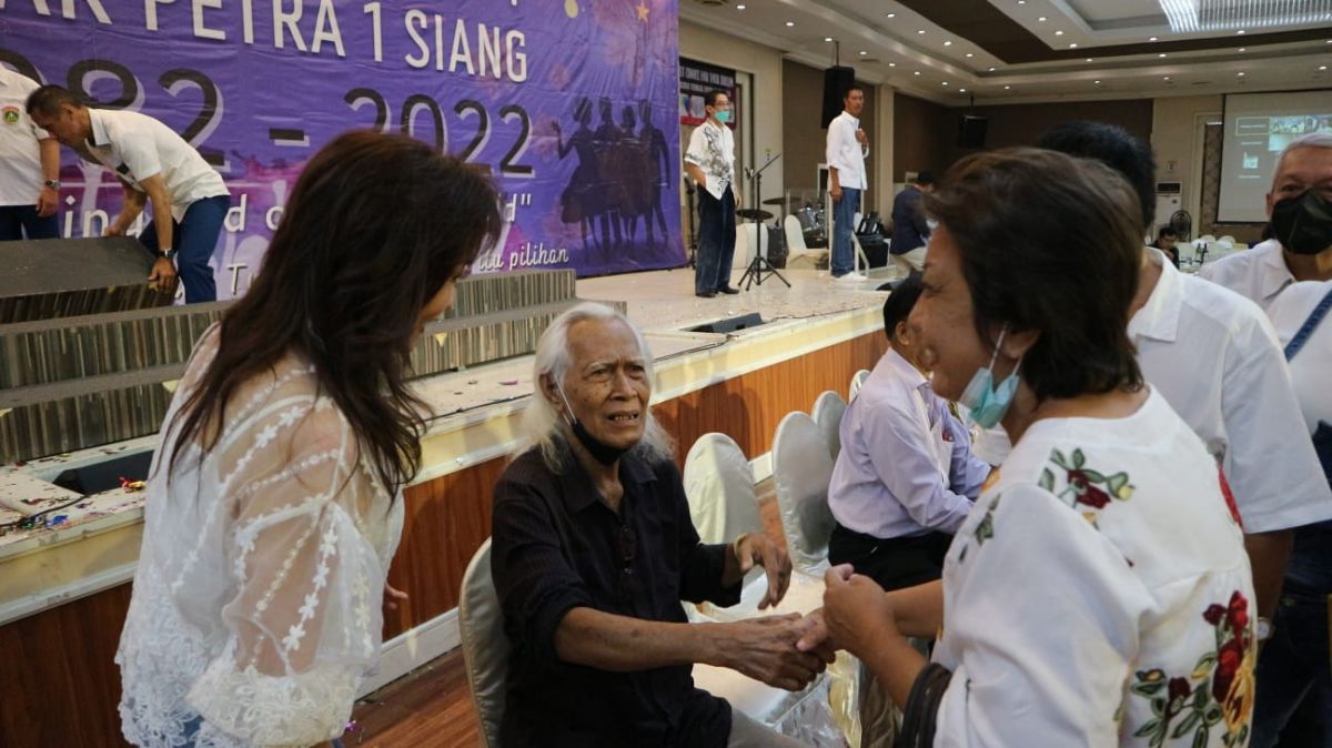 Momen bahagia para guru SMAK Petra 1 Siang saat bertemu alumni di reuni akbar 40 tahun.