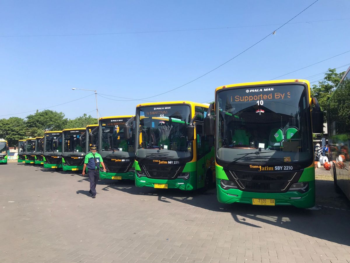 Bus TransJatim siap melayani penumpang di Surabaya Raya